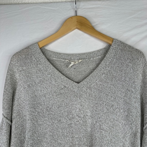 BCBGeneration V Neck Oversized Gray Sweater Size XS - Picture 5 of 5